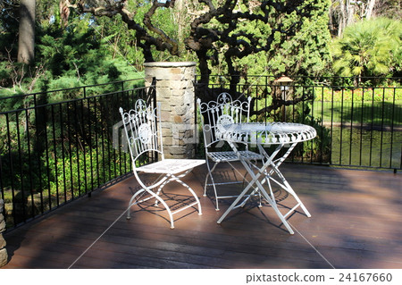 Terrace table and chair (center) 24167660