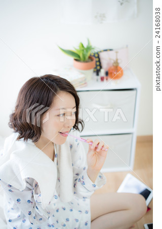 牙膏女 牙膏女 24168038