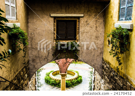Entrance arches 24170452