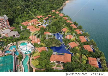 從新加坡纜車看到的聖淘沙度假村 從新加坡纜車看到的聖淘沙度假村 24173328