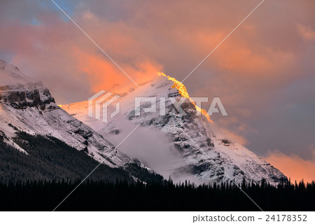 Foggy mountain sunset 24178352