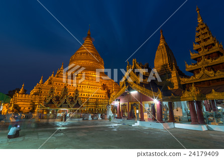 Shwezigon pagoda at twilight time with burmese praying, mandalay, myanmar 24179409