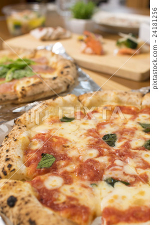 比薩餅和開胃小菜 24181256