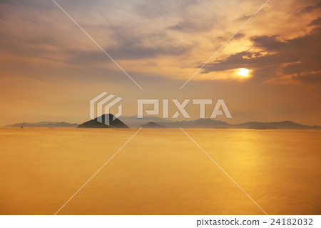 the Belcher Bay , hong kong 24182032