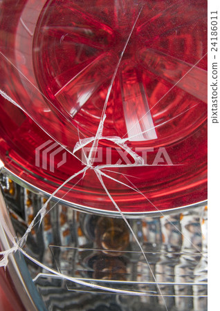 破裂的後燈 24186011