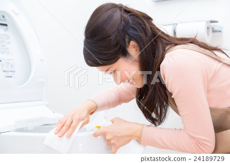 Cleaning toilet Housekeeping agency Scattering dirty toilet bowl toilet house House cleaning lavatory Cleaning 24189729