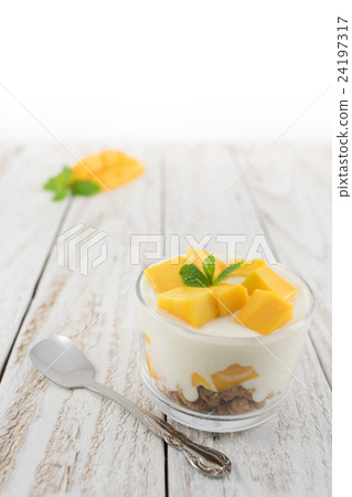 Homemade Mango Yoghurt Parfait with Granola 24197317