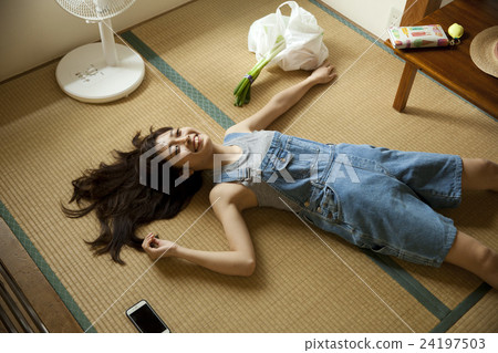 女性肖像 女性肖像 24197503