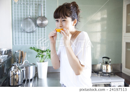 廚房女性肖像 廚房女性肖像 24197513