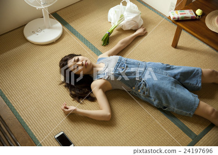 女性肖像 女性肖像 24197696