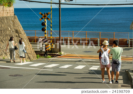 Enoden / Kamakura High School Front Level Crossing 24198709