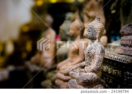 buddha statue 24199794