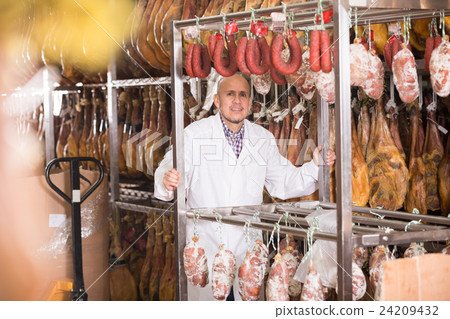 technologist posing with wurst and jamon 24209432
