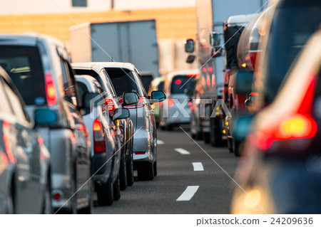 擁擠的高速公路的圖像 24209636