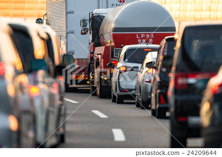 擁擠的高速公路的圖像 24209644