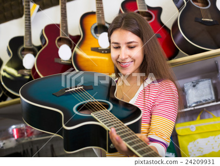 Customer buying new guitar 24209931