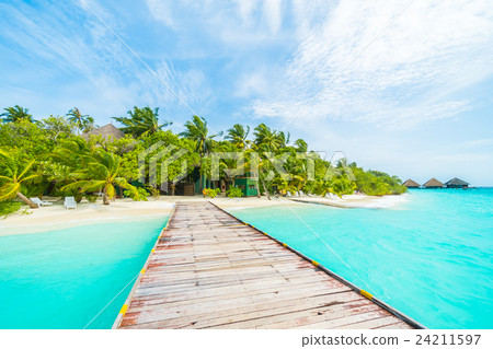 Maldives island 24211597