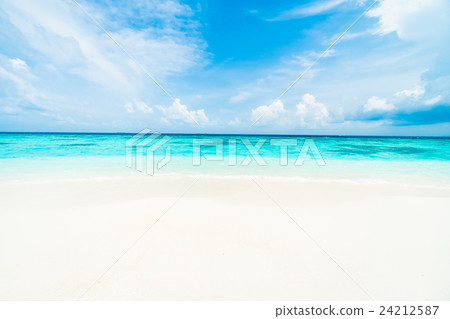 Maldives island 24212587