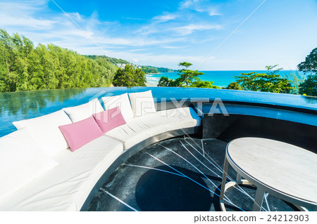 Outdoor patio Outdoor patio 24212903