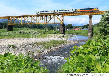 Ban'etsu West Line "Train running over Ichinoto Bridge in summer" 24214355