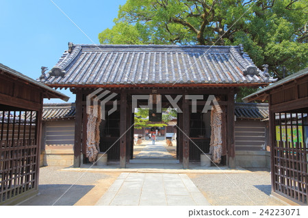 Nagao temple gate 24223071