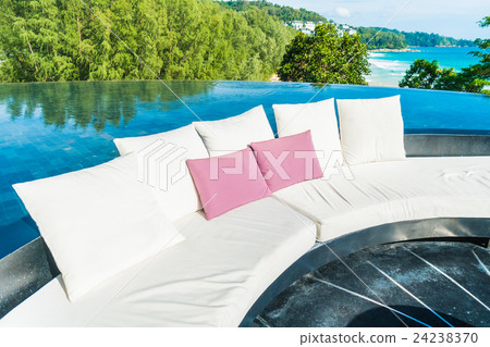 Outdoor patio Outdoor patio 24238370