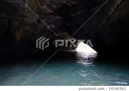 Dango Island cave 24240363