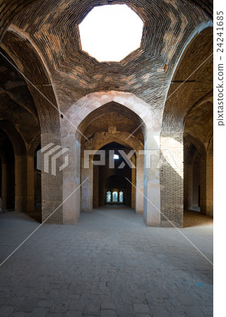 Grand Jameh mosque interior in Isfahan.Iran 24241685