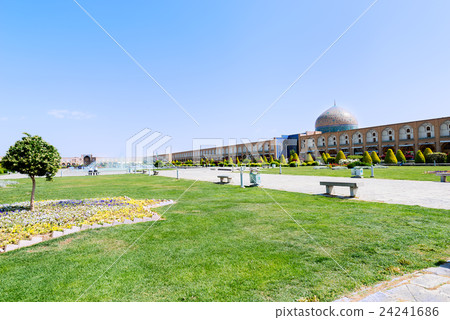 Lutfollah mosque in Naqsh-e Jahan square Lutfollah mosque in Naqsh-e Jahan square 24241686