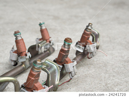 Used fuel injectors 24241720