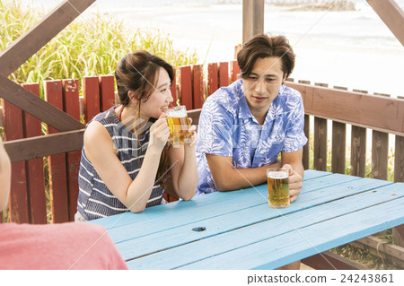 Sea house men and women 24243861