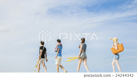 Men and women enjoying summer 24244342