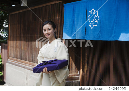 Gifts in Japanese clothes 24244995