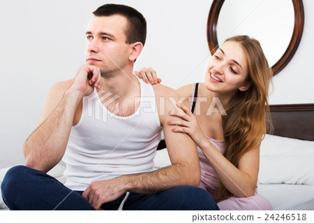 Girl supporting frustraited boyfriend 24246518