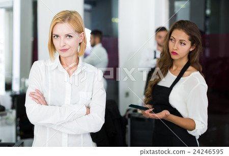 girl has a fight with barber girl has a fight with barber 24246595