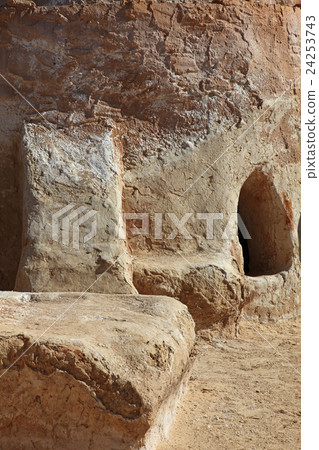 Building in the desert - Tunisia 24253743