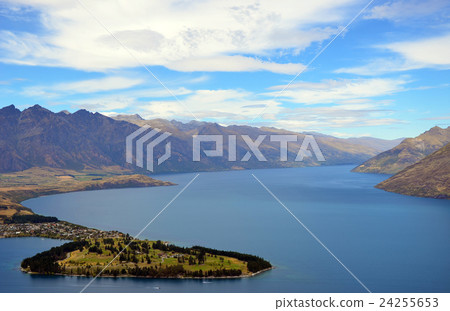 Scenic view of Queenstown and Lake Wakatipu 24255653