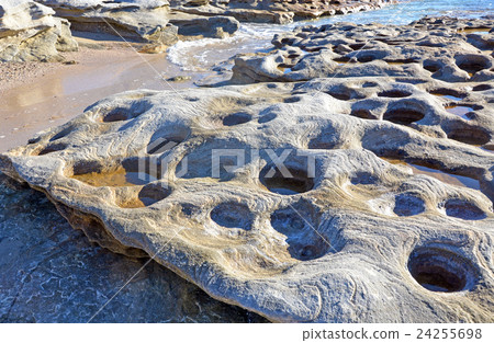 Round rock pools in sandstone 24255698