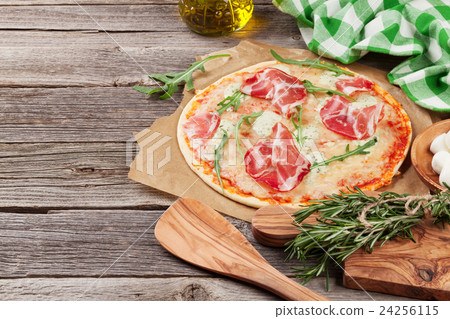 Pizza with prosciutto and mozzarella 24256115