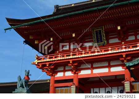 Fushimi-Inari Taisha  24259321
