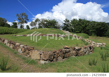 Nakayama burial mound group No. 15 tomb 24259984