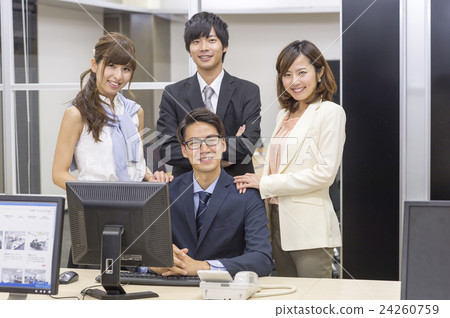 4 people in the office 24260759