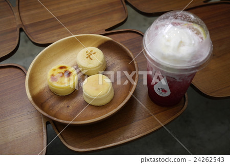 Light cheese 24262543