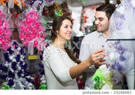 Couple buying bouquet in shop Couple buying bouquet in shop 24266061