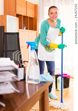 representative of a cleaning company 24267292