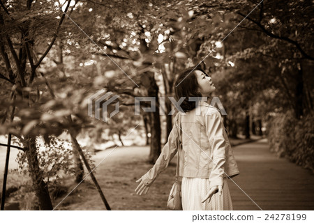 Sepia Female Portrait 24278199