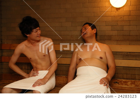 暗房裡的桑拿浴室很黑 24283123