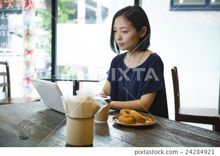 Working at a cafe OL / photography cooperation _ Daidabashi Awayed Working at a cafe OL / photography cooperation _ Daidabashi Awayed 24284921