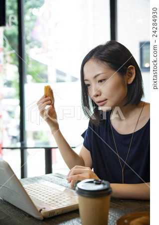 Working at a cafe OL / photography cooperation _ Daidabashi Awayed 24284930