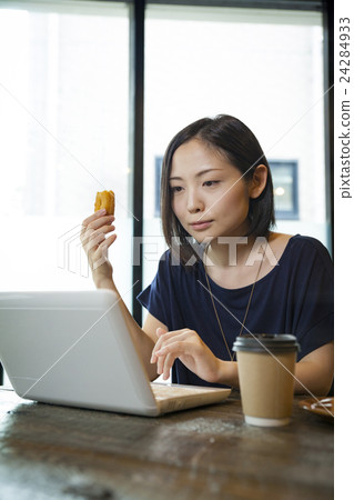 Working at a cafe OL / photography cooperation _ Daidabashi Awayed 24284933